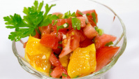 Салат с помидорами и апельсинами - Видео-рецепт