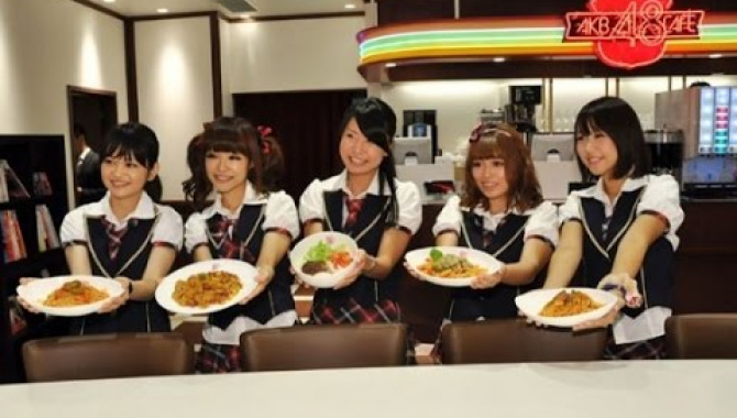 Япония. AKB48 и Gundam cafe. Фансервис (Видео)