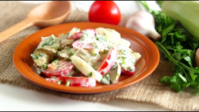 Салат с жареными кабачками - Видео-рецепт