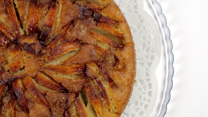 Простой итальянский деревенский пирог с яблоками - Видео-рецепт