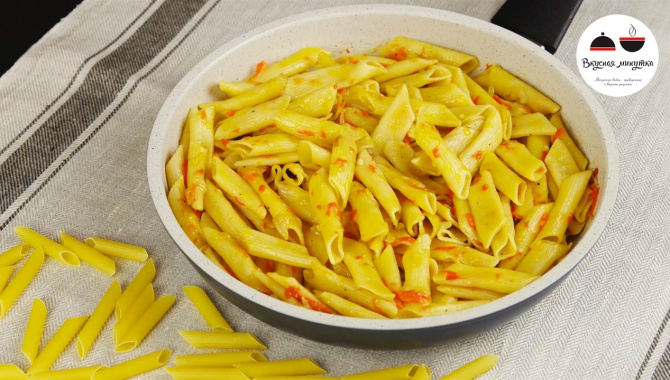 Ароматные макароны в сковороде - Видео-рецепт