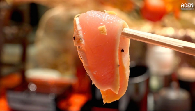 Сырая курица Сашими - Еда в Японии (Видео)
