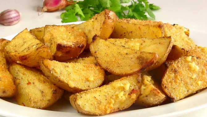 Вкусная Картошка в духовке дольками с корочкой - Видео-рецепт