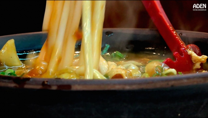 Приготовление лапши с карри и говядиной (Осака) - Видео