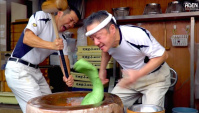 Уличная еда в Японии - Моти (Видео)