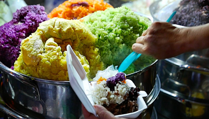 Уличная еда во Вьетнаме - Радужный рис (Видео)