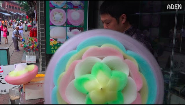 Уличная еда в Китае - Сахарная вата в виде цветов (Видео)