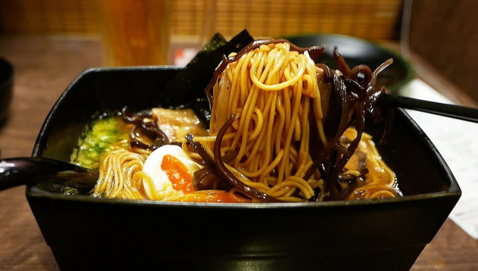 Японская Еда - Итиран (ICHIRAN) - лучшая рамэнная в мире! (Видео)