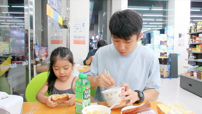 Готовим и едим в Корейском магазине (Видео)
