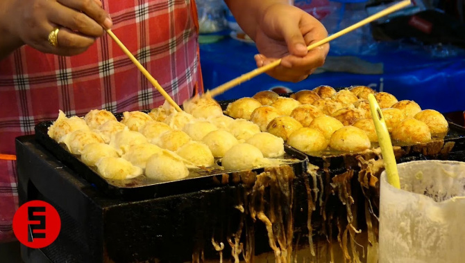 Ночной рынок в Паттайя (Таиланд) - Приготовление Такояки (Видео)