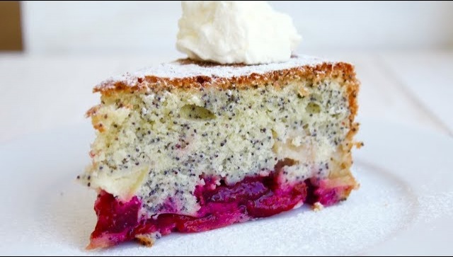 Маковый пирог со сливами и яблоками - Видео-рецепт