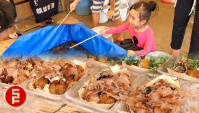 Уличная еда в Японии - Разнообразные вкусняшки на фестивале (Видео)