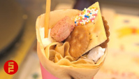 Уличная еда в Японии - Крепы с клубникой - Фестиваль в Фукуока (Видео)