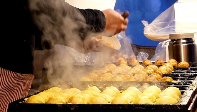 Уличная еда в Корее - Такояки (Видео)