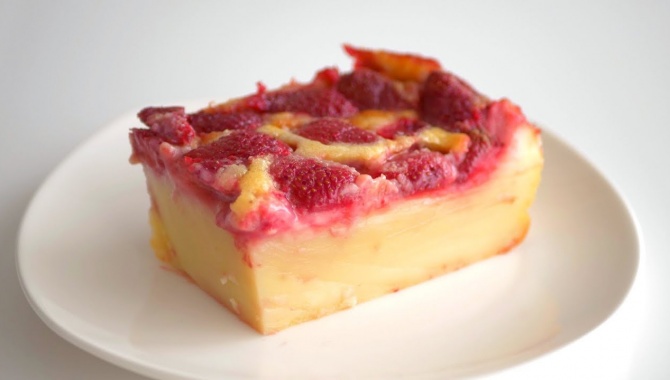 Клафути с клубникой. Популярный французский десерт из доступных ингредиентов - Видео-рецепт