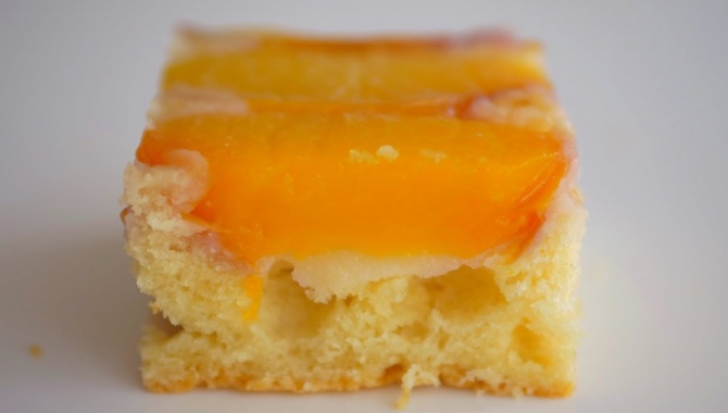 Перевёрнутый пирог с персиками - Видео-рецепт