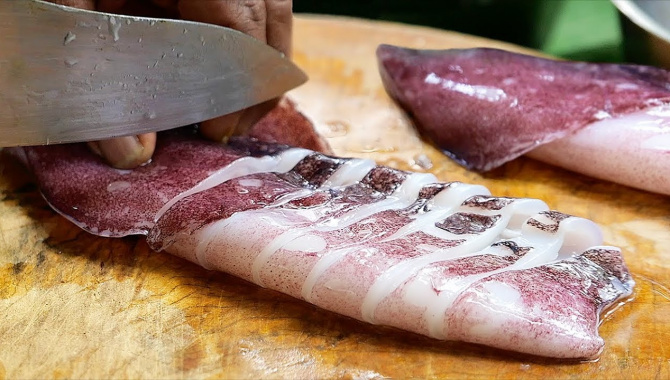 Тайская Еда - приготовление кальмаров (Видео)
