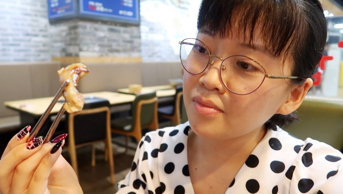 Пробую еду из корейских дорам! Свиные шкурки и кишки! (Видео)