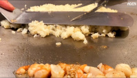 Японская Еда - жареный рис с морепродуктами (Видео)