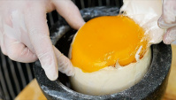 Тайская Еда - Гигантское яйцо с сюрпризом (Видео)