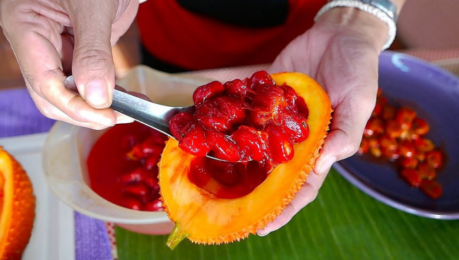 Тайская Еда - жареный рис с ананасом и напиток из инопланетного фрукта (Видео).