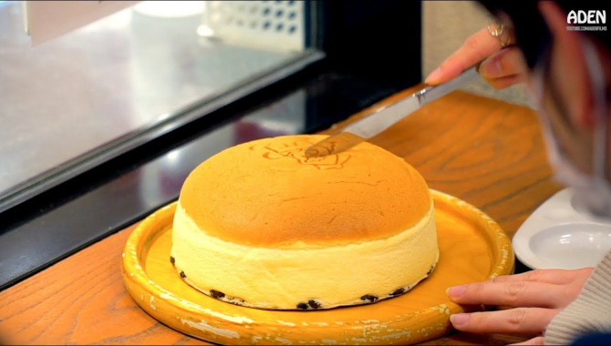 Уличная еда в Осака - Японский трясущийся Чизкейк (Видео)