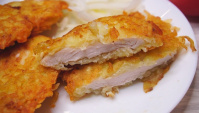 Курица в картофельной соломке - Видео-рецепт