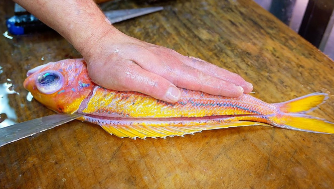 Уличная еда Окинавы (Япония) - Приготовление Луциана. Рыба Сашими (Видео)