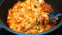Спагетти с мясом в томатном соусе - Видео-рецепт