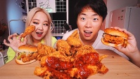 Лучшие Куриные Бургеры в Корее! (Видео)