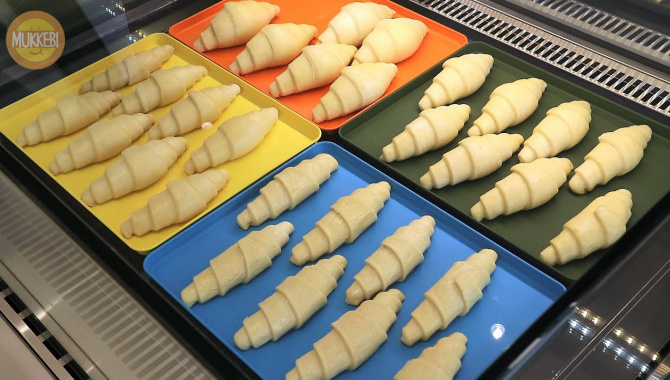 Уличная еда в Корее - Вафли круассаны с мороженым и сыром (Видео)