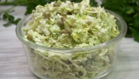 Салат с пекинской капустой и горошком - Видео-рецепт