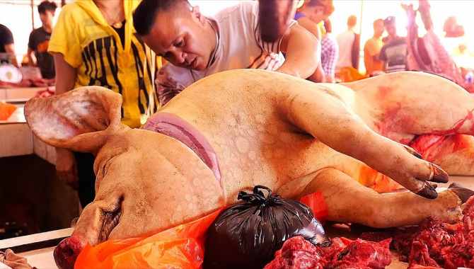 Индонезийская уличная еда - Свиные ребрышки (Видео)
