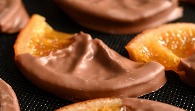Карамелизованный апельсин в темном шоколаде - Видео-рецепт