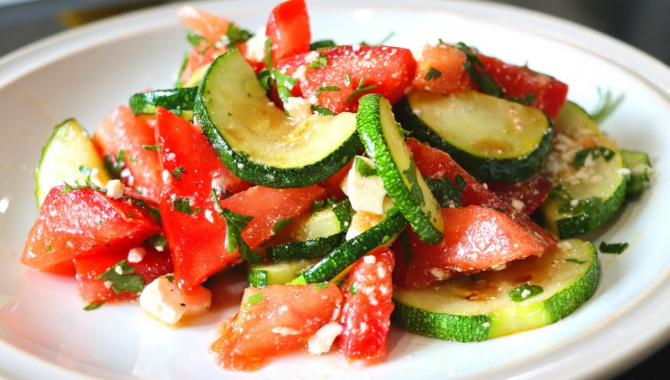 Быстрый салат из кабачков за 5 минут - Видео-рецепт
