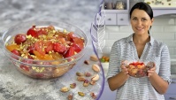 Летний САЛАТ с КЛУБНИКОЙ и томатами - Видео-рецепт
