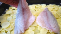 Рыба с картофелем в духовке - Видео-рецепт