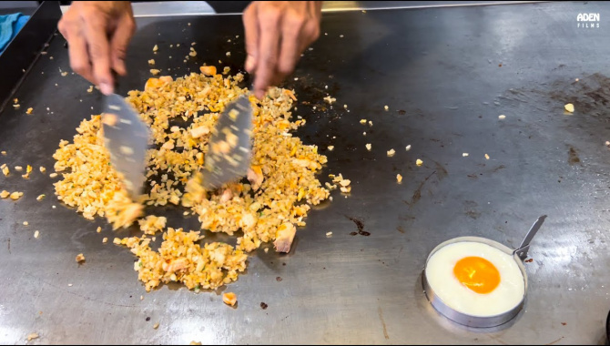 Жареный рис с чесноком - Приготовление еды в Бангкоке (Видео)