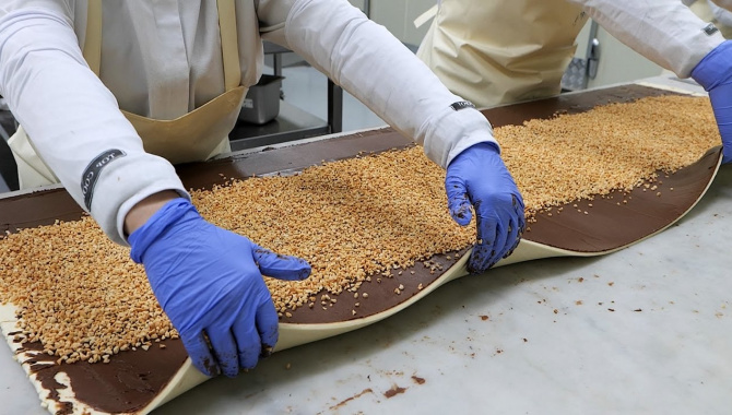 Корейская хлебная фабрика - Приготовление арахисового хлеба с нутеллой  (Видео)