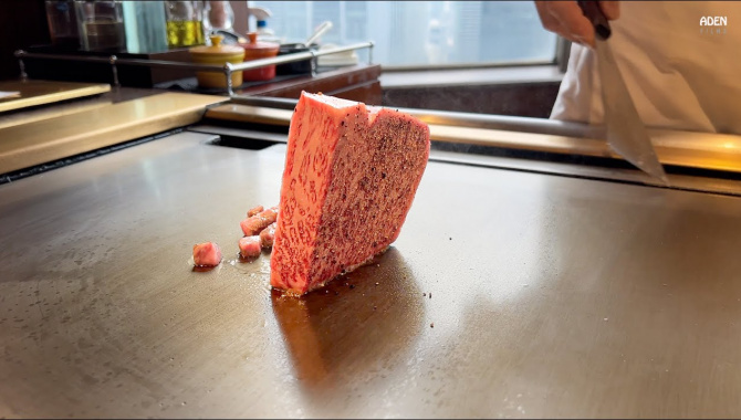 5-звездочный отель в Токио - приготовление высококачественного Вагю стейка (Видео)