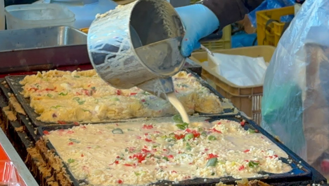 Японская уличная еда - Такояки (Видео)