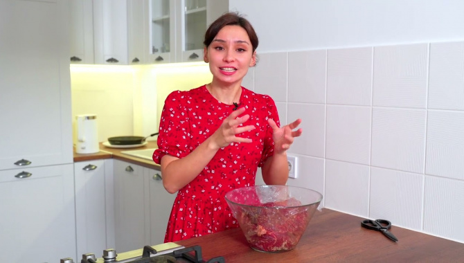 Как запечь говядину, что мясо было мягким - Видео-рецепт