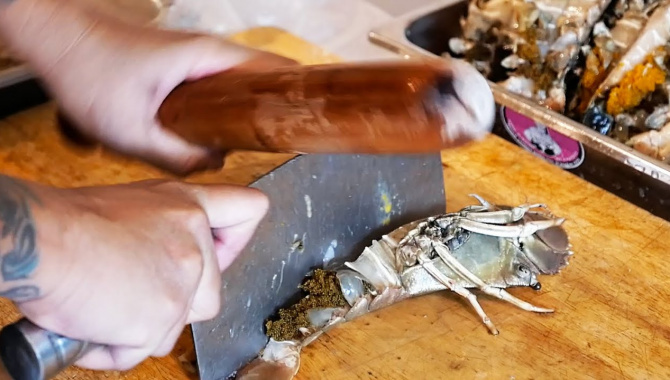 Тайская еда - Лапша с омарами и Гигантскими Креветками (Видео)