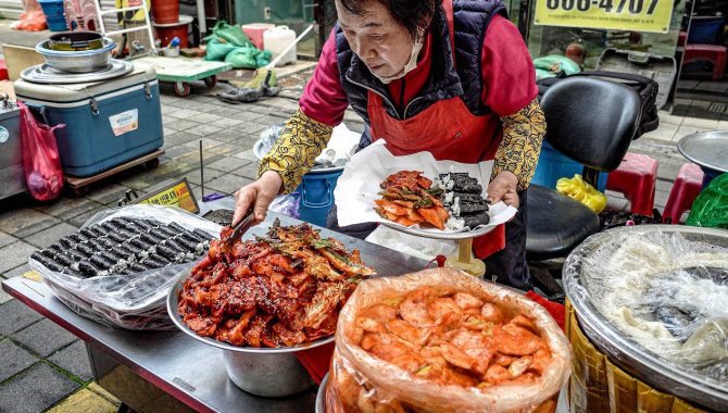 Кимбап с кимчи - Корейская уличная еда (Видео)