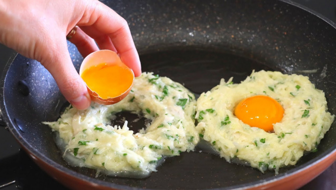 Блюдо из картофеля и яиц - Видео-рецепт