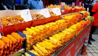 Лучшие жареные морепродукты в Корее. Жареные гигантские креветки, крабы, кальмары. Корейская еда (Видео)