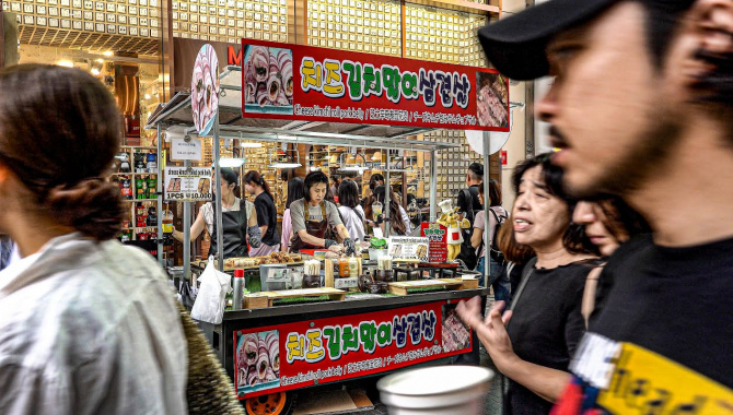 Уличная еда в Корее - Ночной рынок Мёндон (Видео)