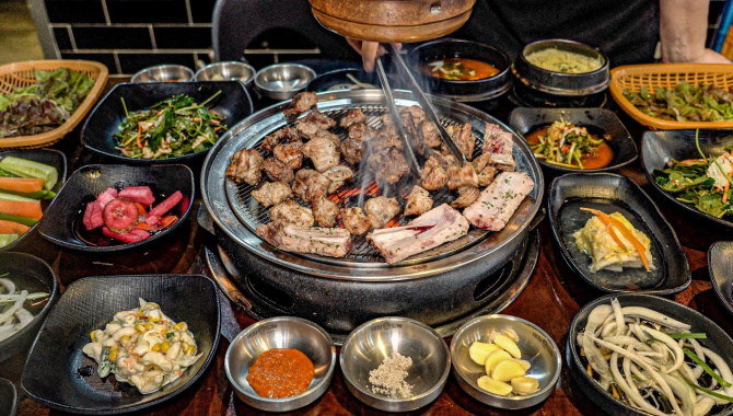 Маринованные свиные ребрышки и Кальби на гриле - Корейское барбекю из свинины (Видео)