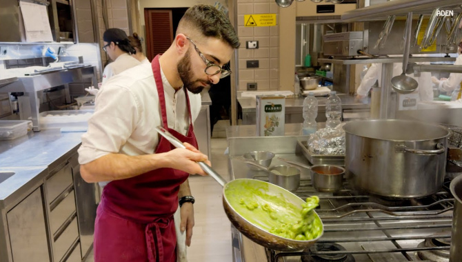 Итальянский шеф-повар делится рецептом пасты с брокколи - Еда во Флоренции (Видео)
