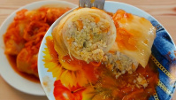 Домашние голубцы с мясом и рисом в томатной подливе! - Видео-рецепт